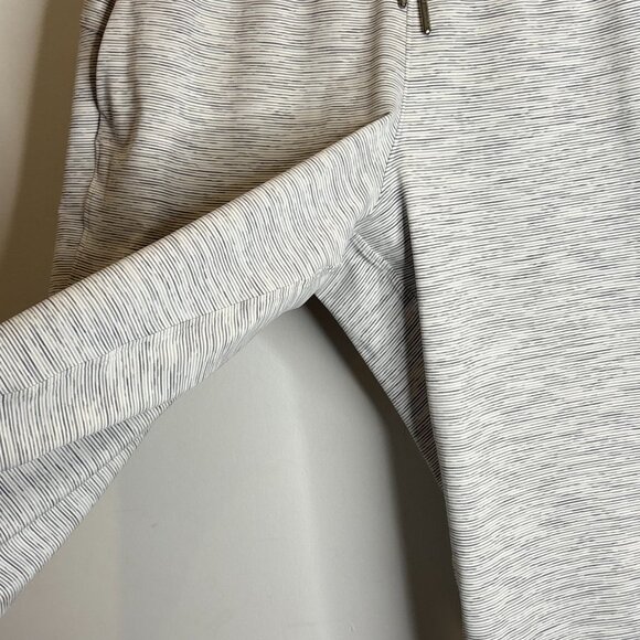 Lululemon Size 4 On the Fly Striped Cropped Pants We are from Space Ice Gray C67 - Picture 5 of 16